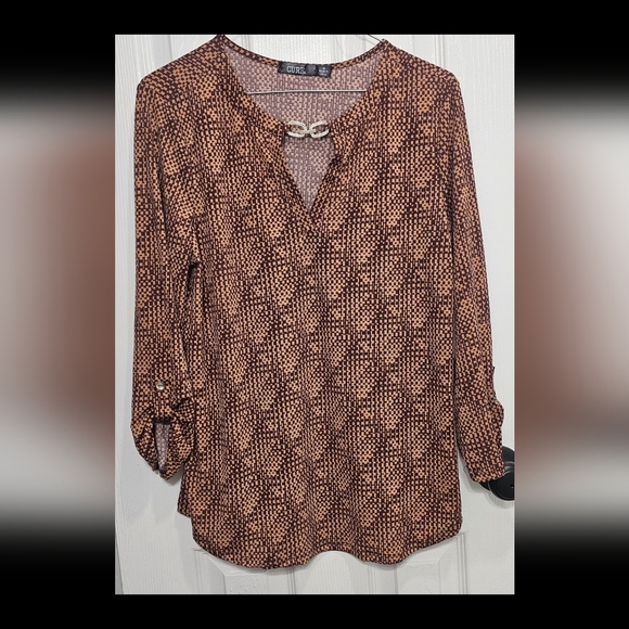 NEWCure. Burgundy & Tan Patterned‎ Blouse Rhinestone Chain Neck Detail MXL